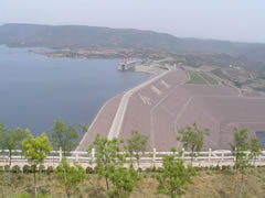The construction of the Xiaolangdi Dam